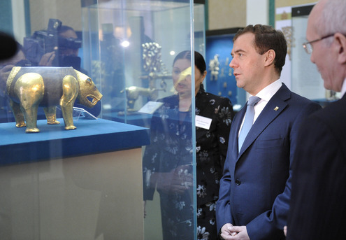 Медведев полюбовался на мамонта