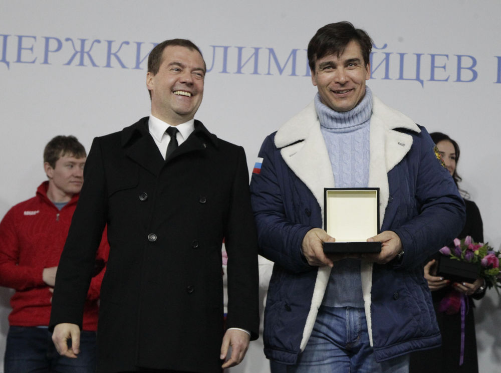 Российским призерам Олимпиады в Сочи вручили ключи от новых автомобилей