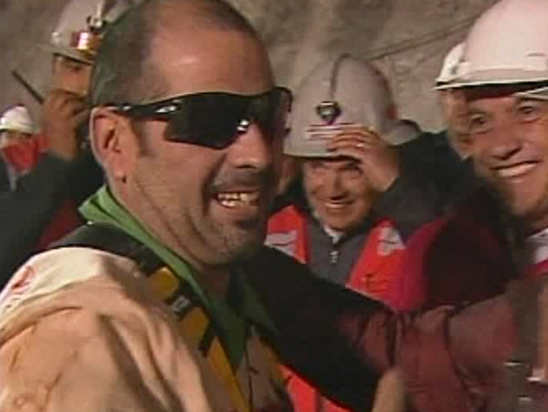 На поверхность подняты первые из 33 чилийских шахтеров