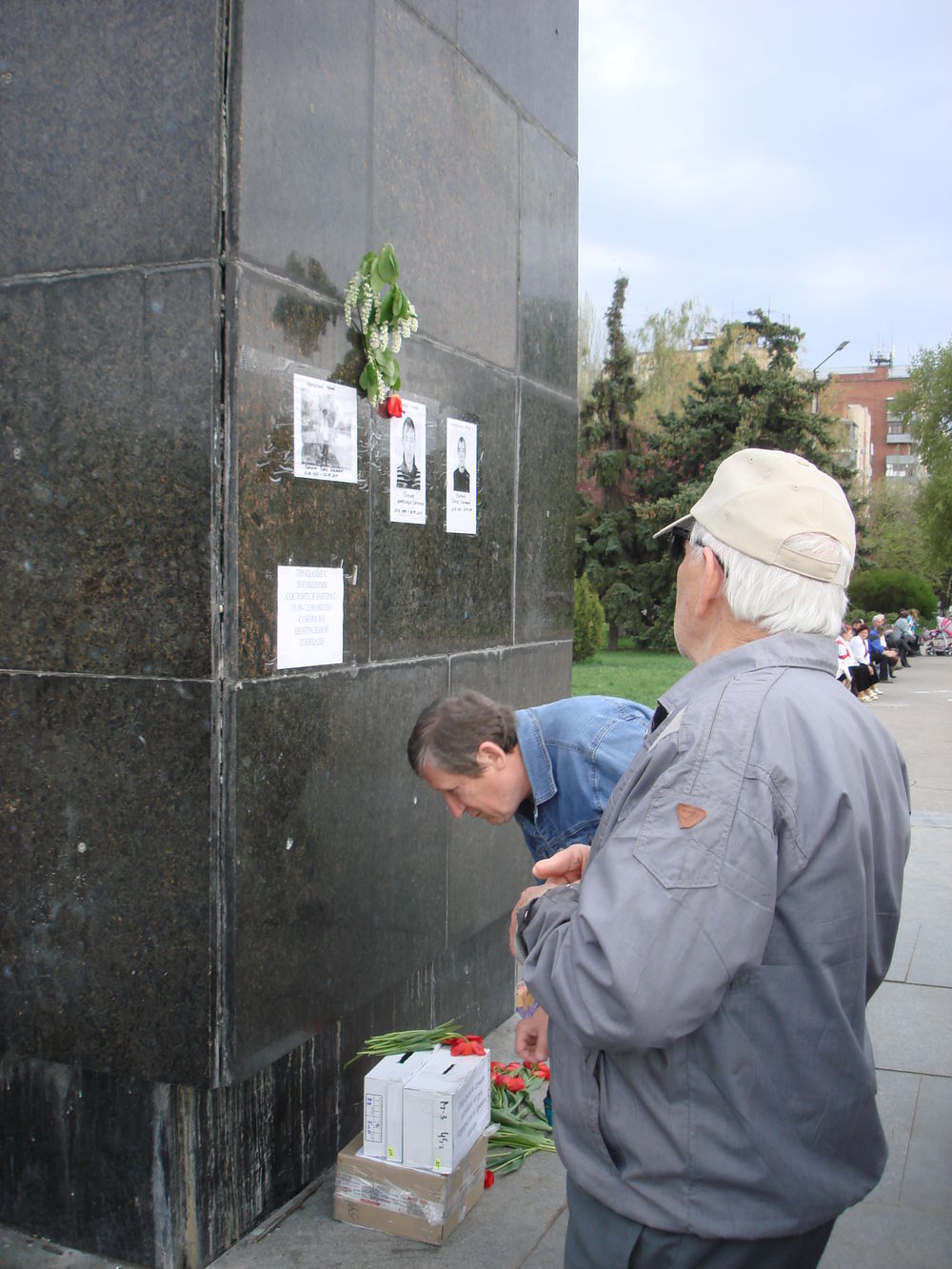 В Славянске прошли похороны ополченцев, погибших на блок-посту в пасхальную ночь
