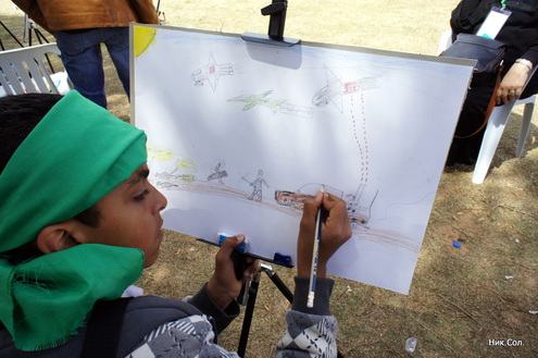 Почему ливийские дети рисуют войну, а не оранжевого верблюда?