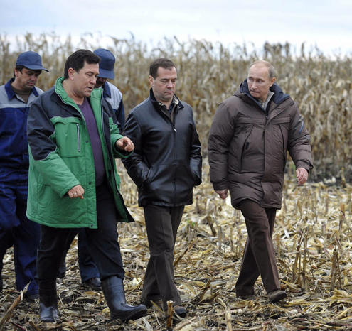 Медведев и Путин пообещали аграриям Ставрополья господдержку 