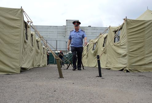 В Москве установили палаточный лагерь для нелегальных мигрантов
