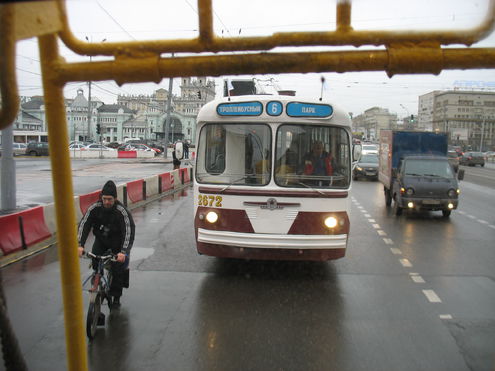 Старые троллейбусы на улицах Москвы