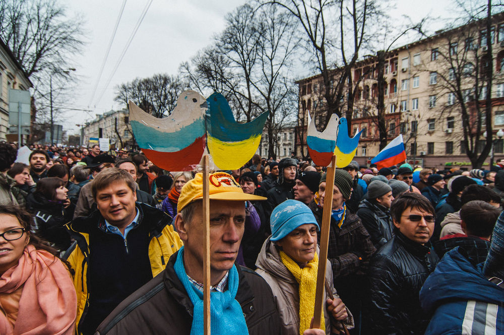 Митинг "За мир" на Украине собрал тысячи людей в Москве