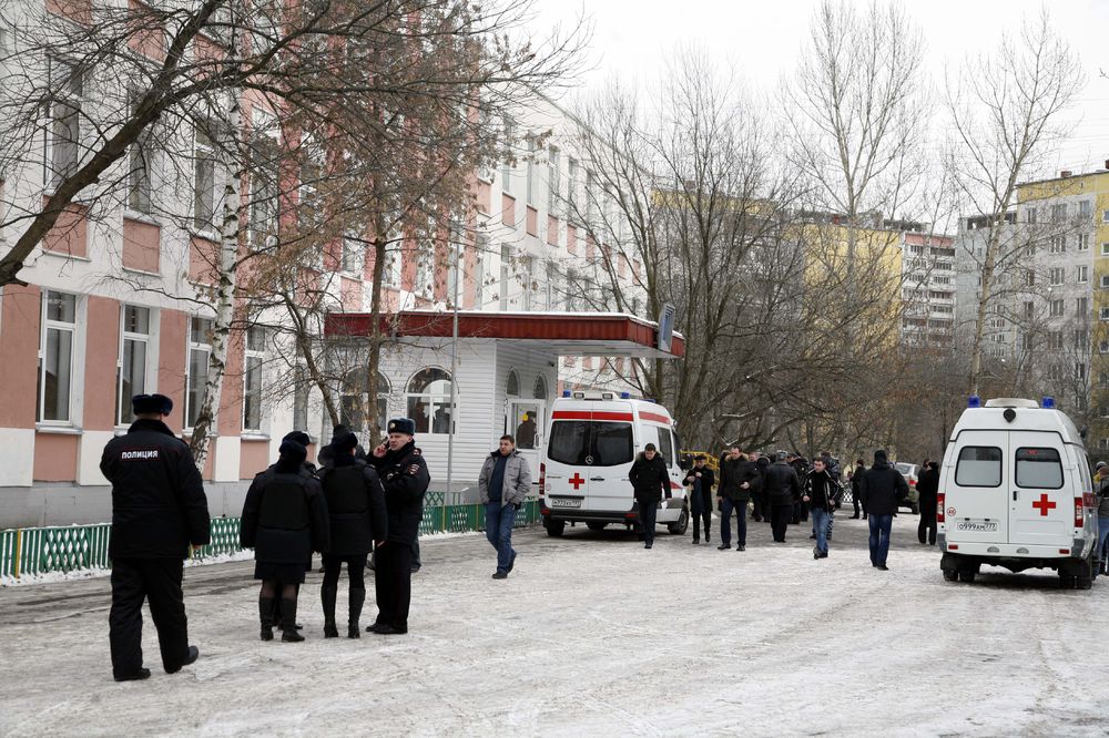 В Москве школьник взял в заложники целый класс