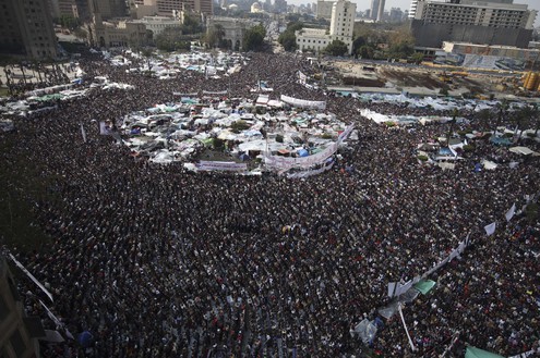 В центре Каира вновь собрались тысячи демонстрантов