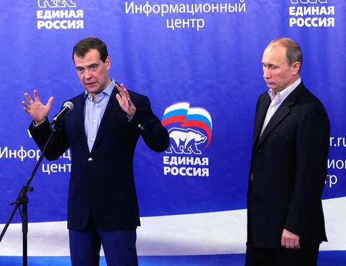 Медведев и Путин посетили избирательный штаб "Единой России"