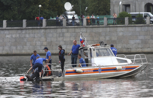 На Москве-реке затонул прогулочный катер: 8 погибших