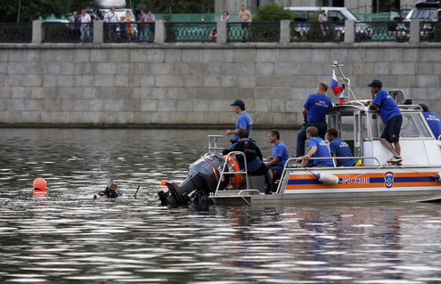 На Москве-реке затонул прогулочный катер: 8 погибших