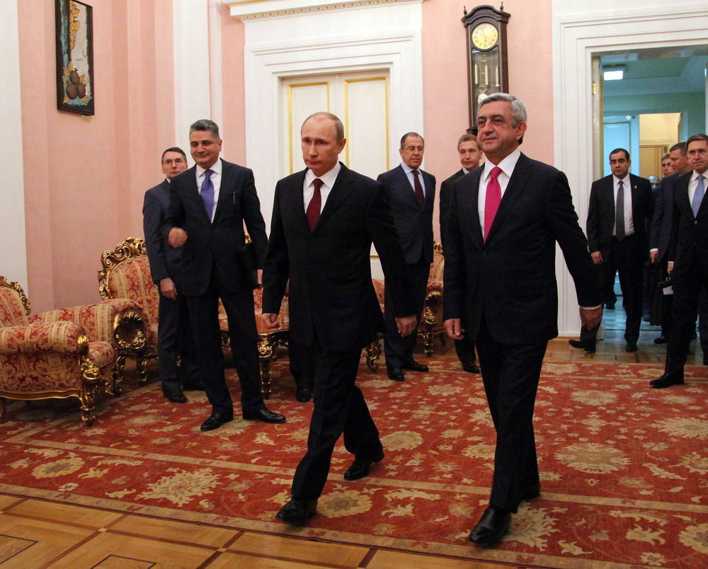 Владимир Путин выступил на пресс-конференции в Армении