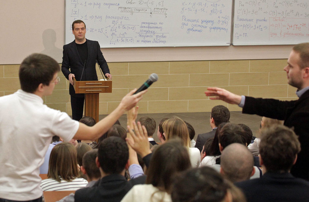 Дмитрий Медведев поздравил студентов МИСИС