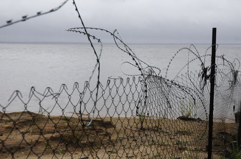 Владельцы коттеджей перекрыли доступ к Горьковскому морю