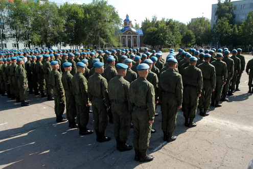 Путин в преддверии Дня ВДВ посетил десантников 31-й бригады