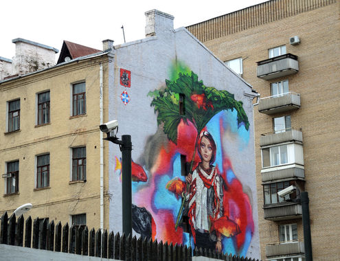 В Москве разукрасили граффити жилые дома