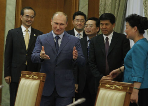 Путин встретился с членом Госсовета КНР Яном Цзечи