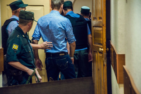 Что творилось в Кирове после приговора Навальному: марш за автозаком