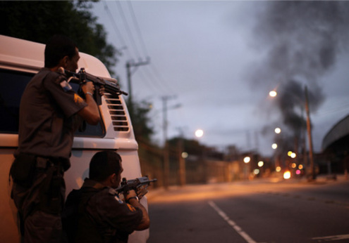 Полиция Рио ведет масштабную операцию против мафии