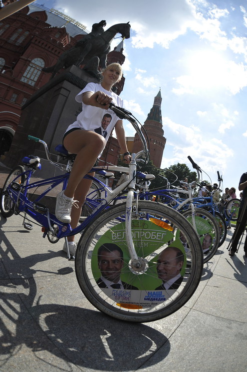 Велопробег имени Медведева и Путина