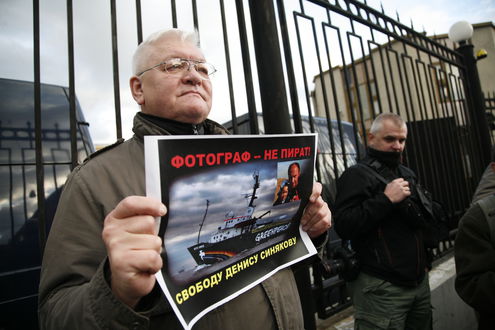 Пикет в поддержку арестованного фотокорреспондента Дениса Синякова