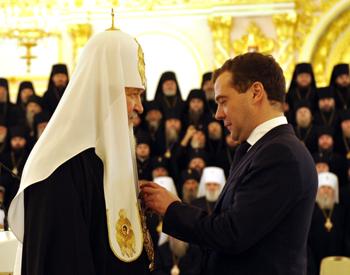 Медведев вручил патриарху Кириллу орден Александра Невского