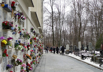 На Ваганьковском кладбище пенсионер замерз возле могилы матери