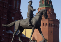Памятник маршалу Жукову останется на Манежной площади