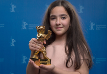Берлинале: племянница Панахи получила награду за "Такси"