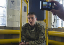 Адвокат летчицы: Савченко принципиально не отвечает на вопросы психиатров