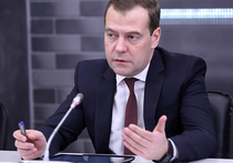 «Теперь можно снижать ключевую ставку». Медведев обсудил с бизнесменами кризис