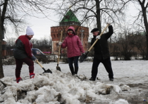 Что делают коммунальщики и чиновники, чтобы привести город в порядок после зимы
