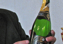 Москвич открыл в себе бутылку шампанского