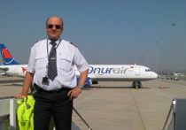 Пилот UTair покончил с собой, пытаясь спасти коллег от сокращения