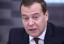 Медведев успокаивает россиян перед Новым годом: "Не суетиться, все будет нормально"