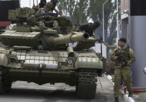 Вдоль границы Украины с Крымом углубляют траншеи и подгоняют танки