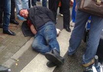 В Москве киллер на скутере расстрелял бизнесмена в "Мерседесе"