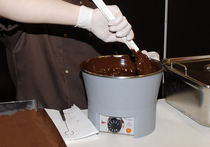 Сотрудников Белого дома начали кормить произведениями шоколатье