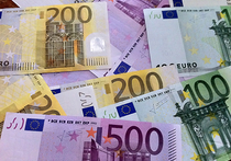 Курс евро впервые в истории вырос сразу на три рубля: спекулянты нервничают, ЦБ затаился