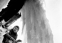 В Москве ледяная глыба искалечила двухлетнюю малышку, которую мать доверила подруге