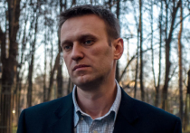 Обиженные «православные» активисты принесли Навальному медаль