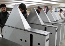 Конусы на турникеты в московском метро предлагают сделать афишами