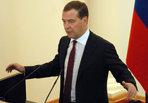 Выйдя из кремля, Медведев взялся за исполнение послания Путина