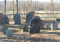 Директор кладбища распределял покойников по могилам за деньги 