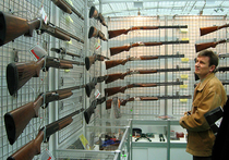 Легализация ношения оружия: правительство разрешает, закон запрещает