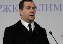 Премьер Медведев распорядился оцифровать все диссертации, но от плагиата это не спасет