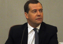 Медведев разрешил украинским беженцам работать вне трудовых квот, но помнить, что в России существует безработица