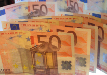 Евро перевалил за 50 рублей, доллар идёт на рекорд