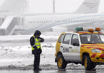 Потребовались кислородные маски: "Боинг 737" совершил экстренную посадку в аэропорту Домодедово