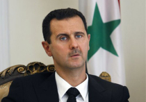 С 2011 года сирийская оппозиция и поддерживающие ее страны настаивают на необходимости досрочного сложения Асадом полномочий