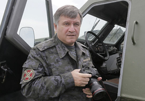 Аваков пообещал Нацгвардии "сверхактуальное и неожиданно резкое для врага" вооружение